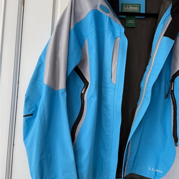 L.L. Bean Women's Blue and Green Jacket - Picture 2 of 5